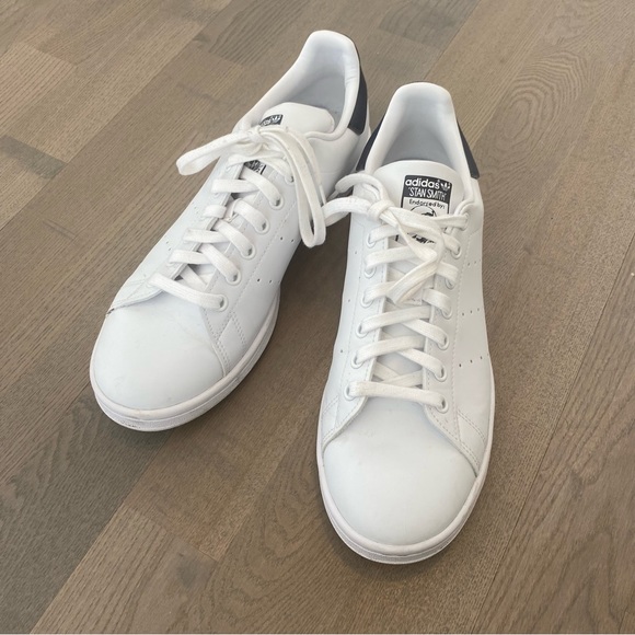 Adidas Stan Smiths, white with navy blue accents, excellent condition, size 9.5 - Picture 2 of 9